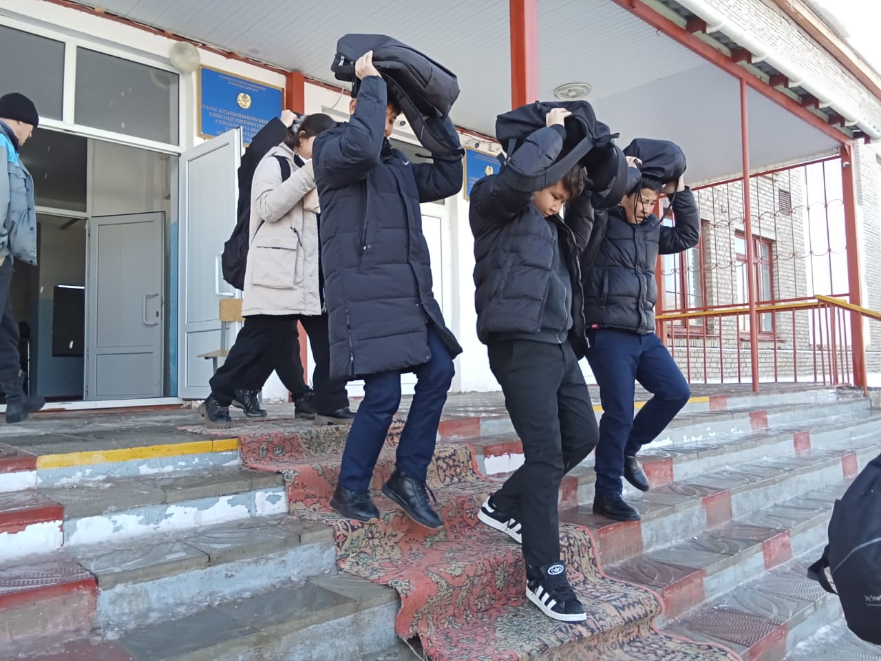 Апат айтып келмиді